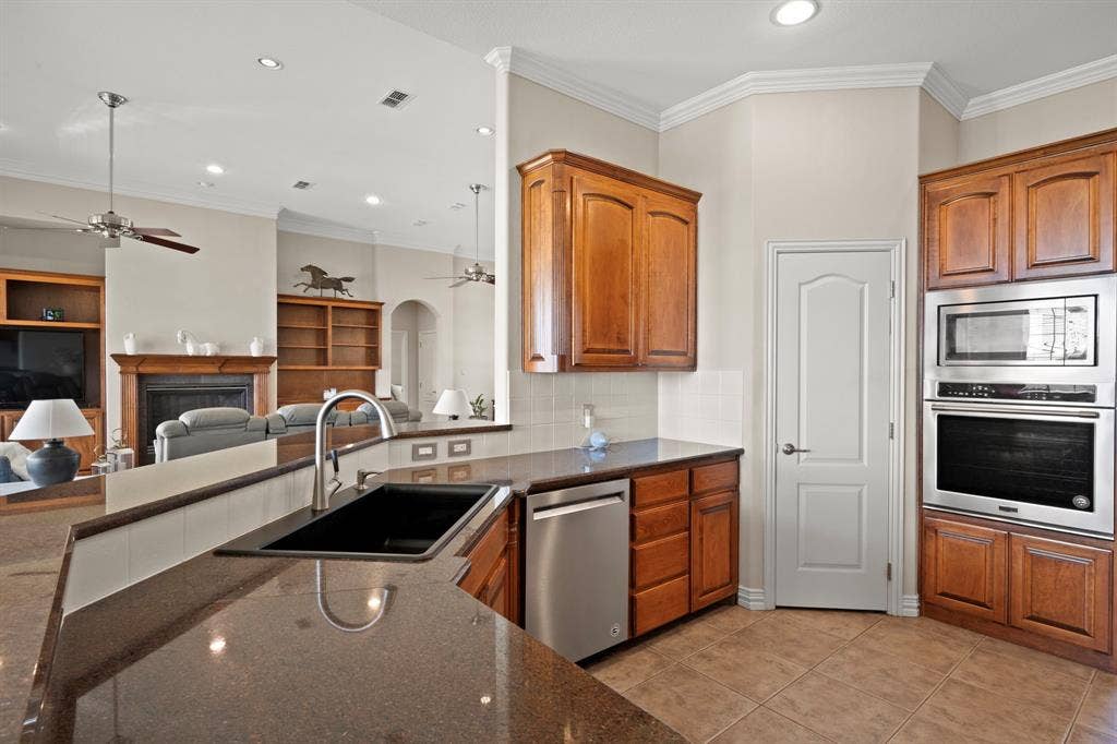 1009 Summerlin Drive, Granbury, TX 76048 1009 Summerlin Drive, Granbury, TX 76048