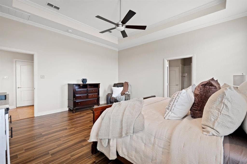 1009 Summerlin Drive, Granbury, TX 76048 1009 Summerlin Drive, Granbury, TX 76048