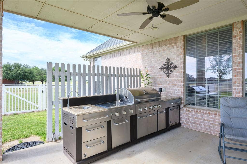 1009 Summerlin Drive, Granbury, TX 76048 1009 Summerlin Drive, Granbury, TX 76048