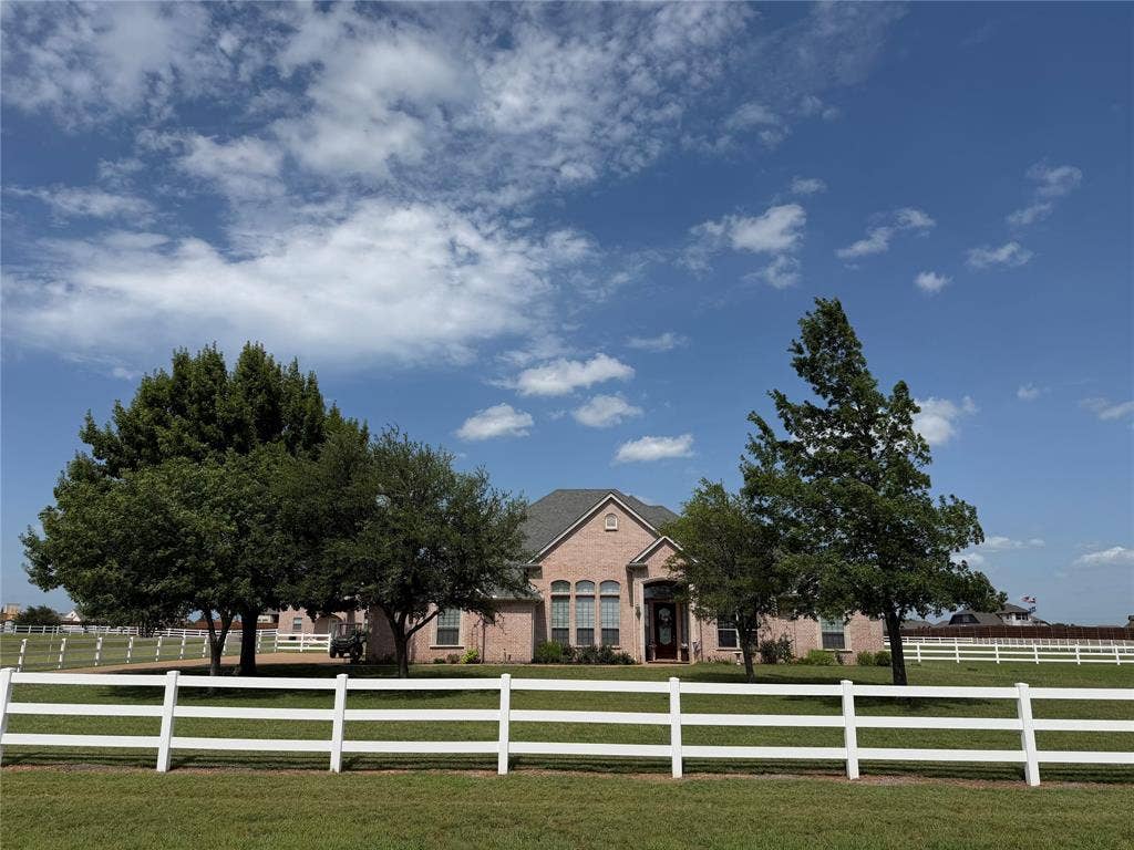 1009 Summerlin Drive, Granbury, TX 76048 1009 Summerlin Drive, Granbury, TX 76048