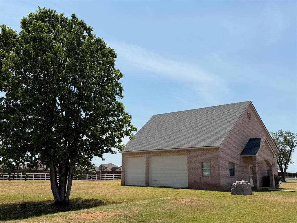 1009 Summerlin Drive, Granbury, TX 76048 1009 Summerlin Drive, Granbury, TX 76048