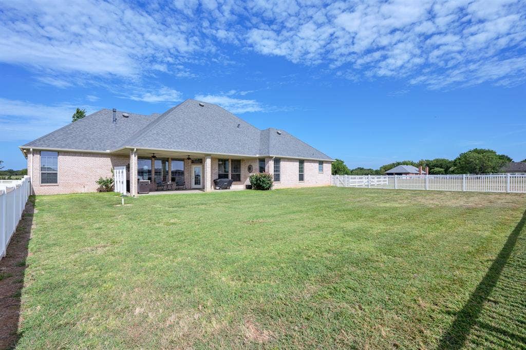 1009 Summerlin Drive, Granbury, TX 76048 1009 Summerlin Drive, Granbury, TX 76048