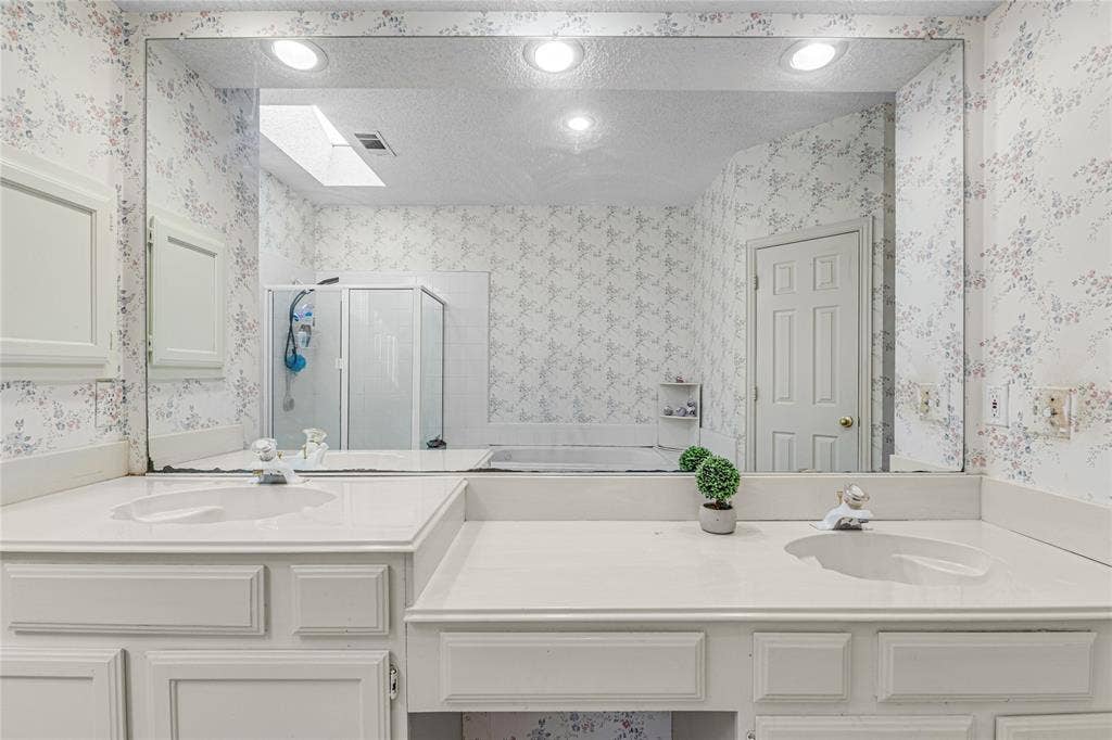 4105 Crest Ridge Drive, Irving, TX 75061 4105 Crest Ridge Drive, Irving, TX 75061