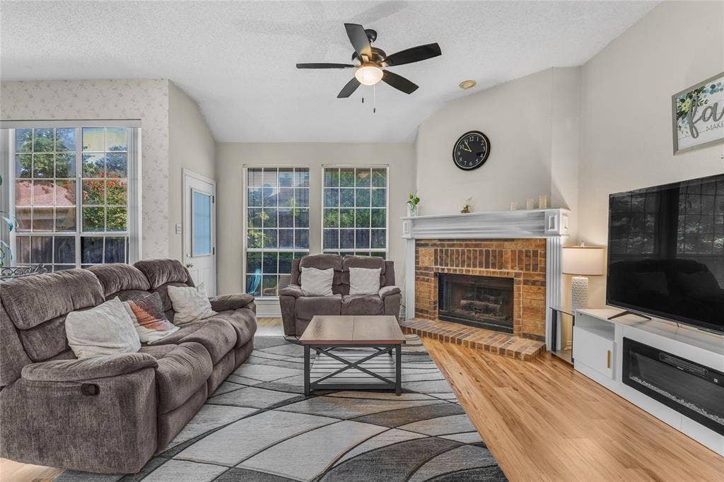 4105 Crest Ridge Drive, Irving, TX 75061 4105 Crest Ridge Drive, Irving, TX 75061