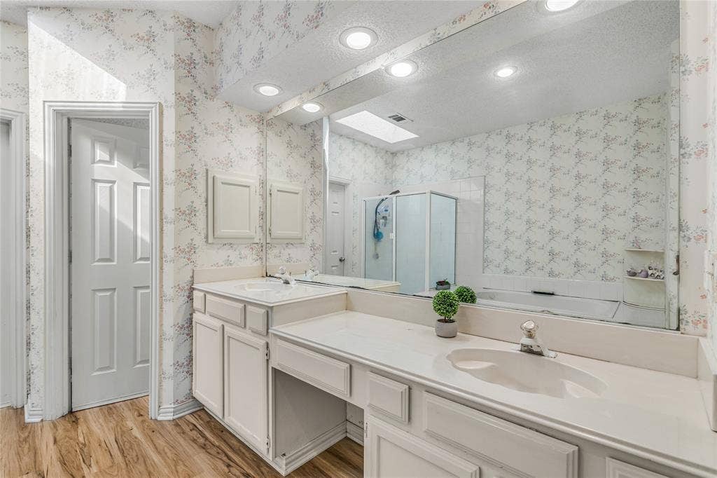 4105 Crest Ridge Drive, Irving, TX 75061 4105 Crest Ridge Drive, Irving, TX 75061