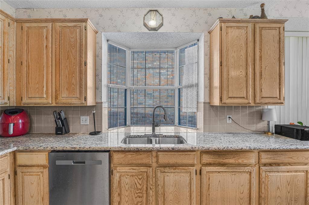 4105 Crest Ridge Drive, Irving, TX 75061 4105 Crest Ridge Drive, Irving, TX 75061