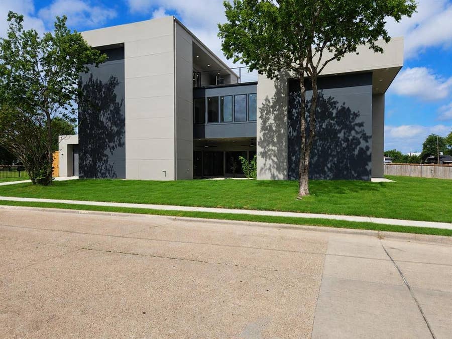 Property photo for 1902 Mcbroom Street, Dallas, TX