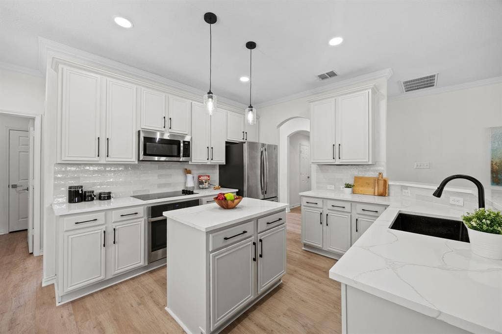 9503 Saddle Drive, Frisco, TX 75035 9503 Saddle Drive, Frisco, TX 75035