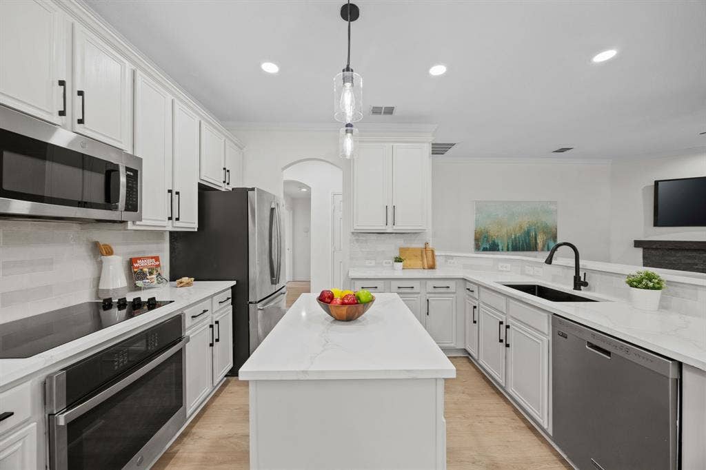 9503 Saddle Drive, Frisco, TX 75035 9503 Saddle Drive, Frisco, TX 75035