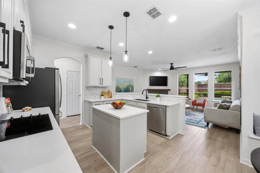 9503 Saddle Drive, Frisco, TX 75035 9503 Saddle Drive, Frisco, TX 75035