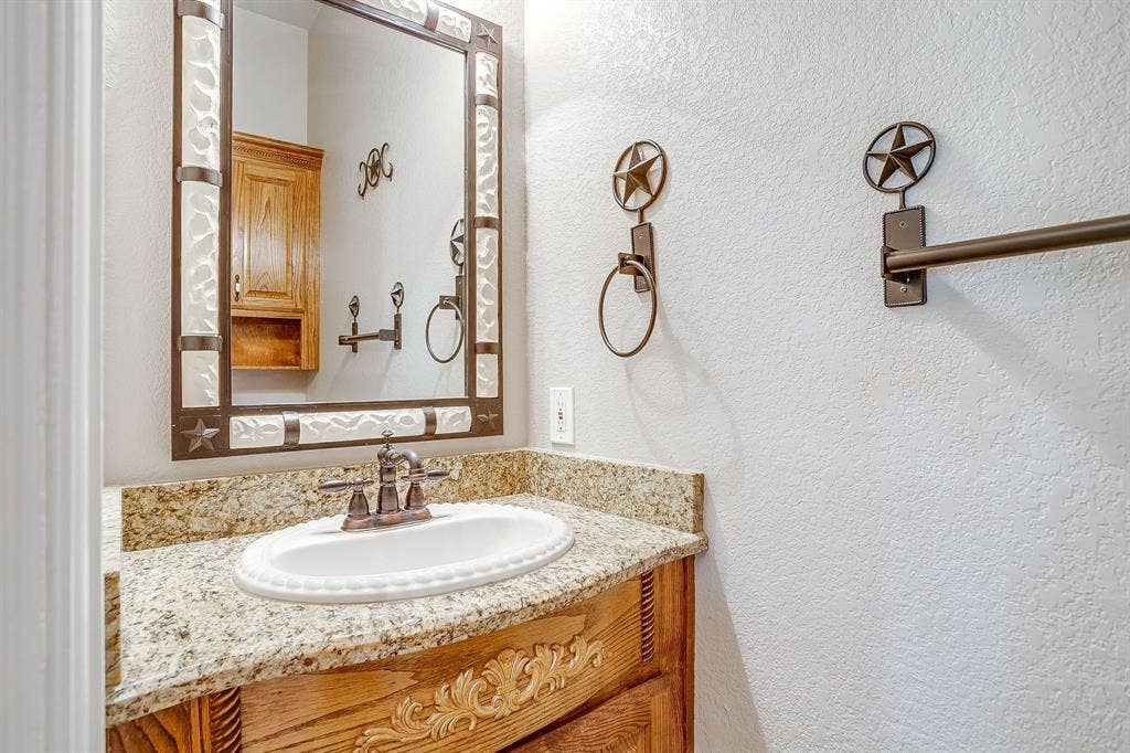 9549 Dickson Road, Fort Worth, TX 76179 9549 Dickson Road, Fort Worth, TX 76179