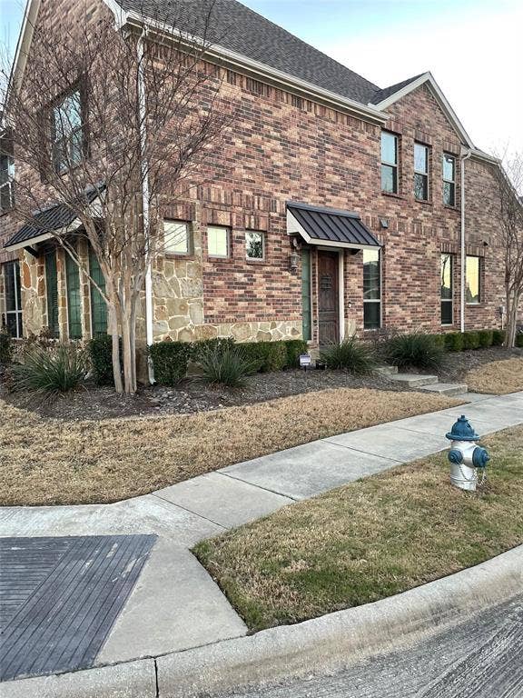 Property photo for 10557 Chaucer Hill Lane, Irving, TX