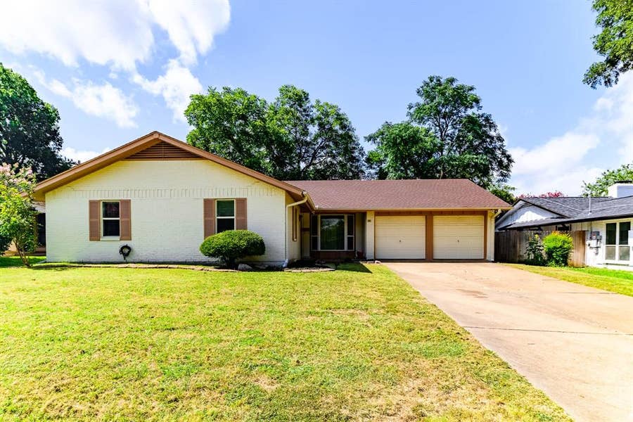 Property photo for 1106 Coronet Street, Irving, TX