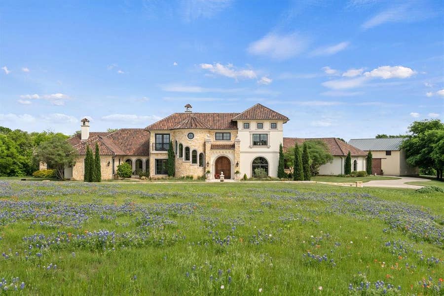 Property photo for 4101 Howard Road, Waxahachie, TX