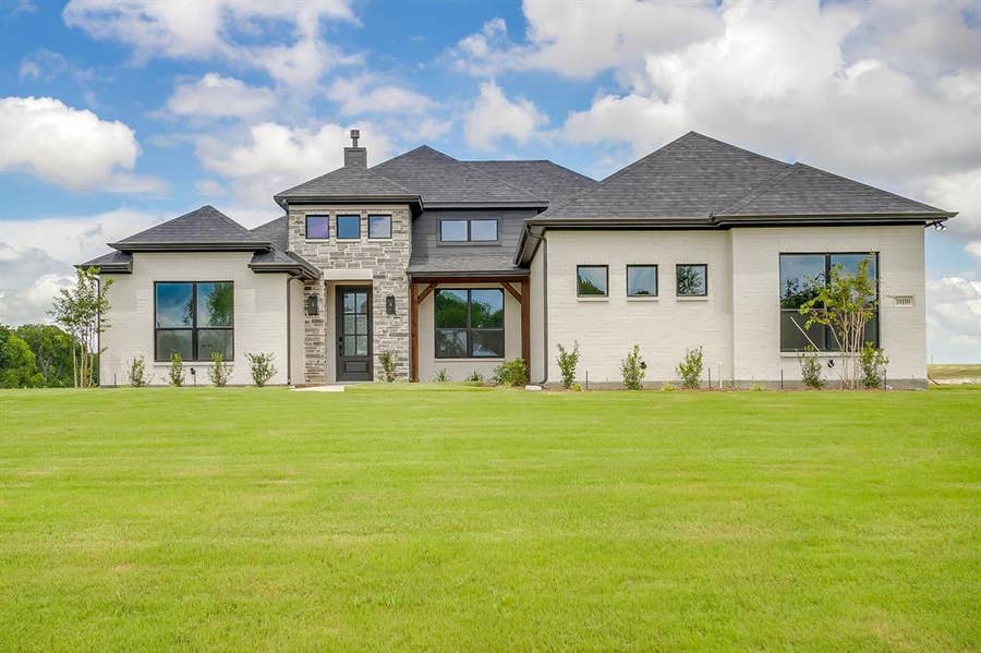 Property photo for 10100 Bartlett Peak Drive, Waxahachie, TX