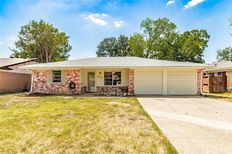 Property photo for 1021 Patricia Street, Irving, TX