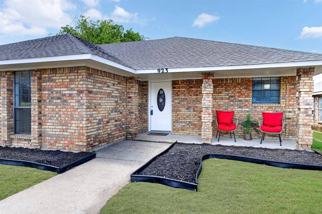 923 Moore Street, Cedar Hill, TX 75104
