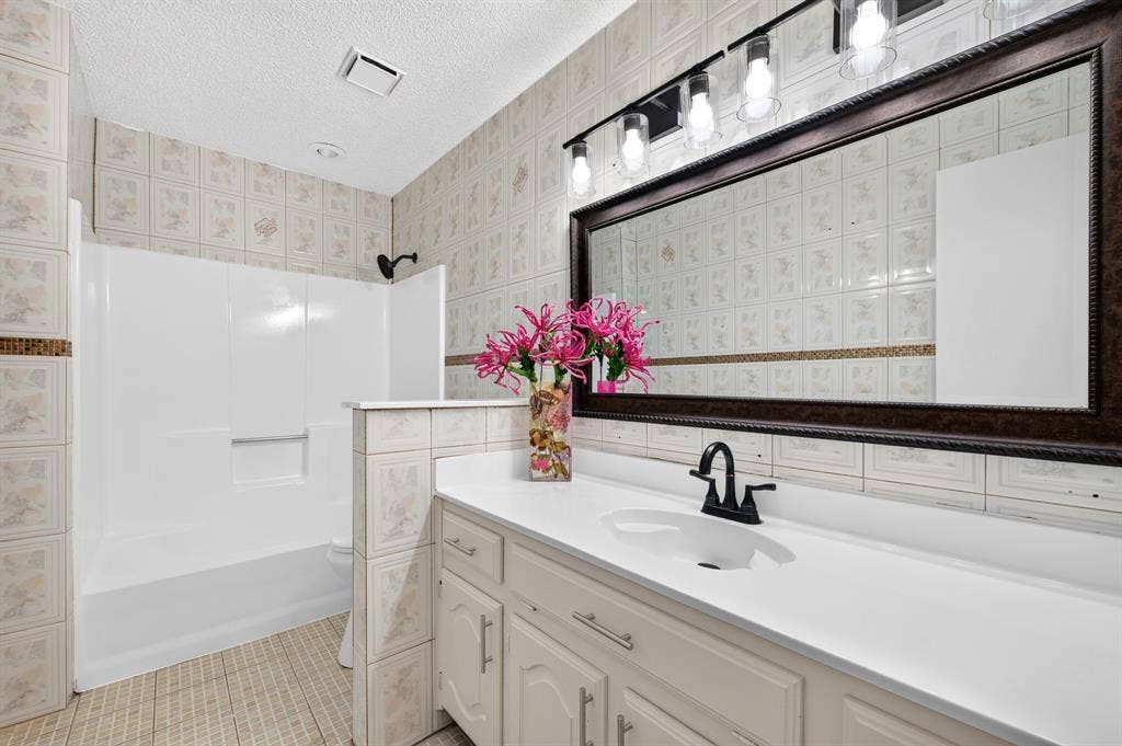 923 Moore Street, Cedar Hill, TX 75104
