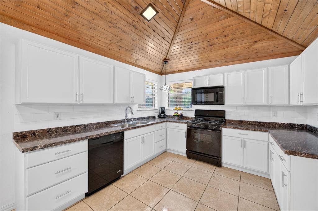 923 Moore Street, Cedar Hill, TX 75104