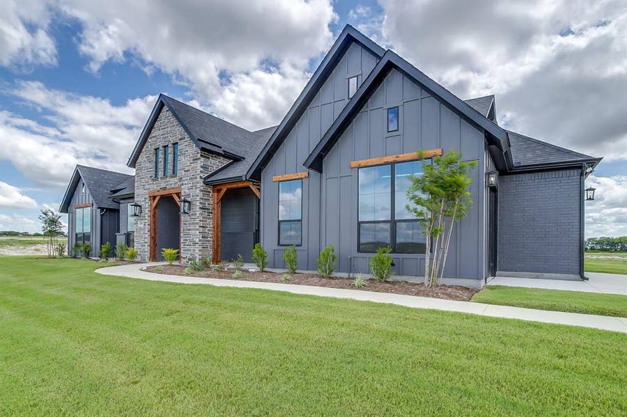 Property photo for 10121 Baldy Mountain Drive, Waxahachie, TX