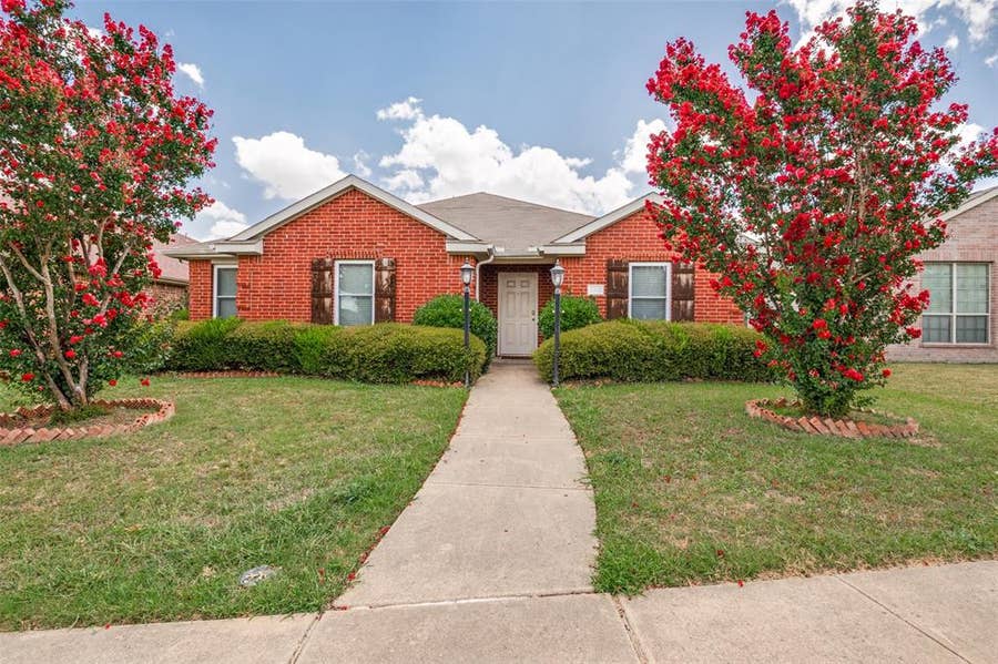 Property photo for 800 Canyon Place, DeSoto, TX
