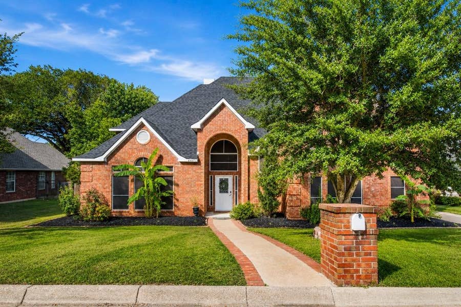 Property photo for 4407 Murwick Drive, Arlington, TX