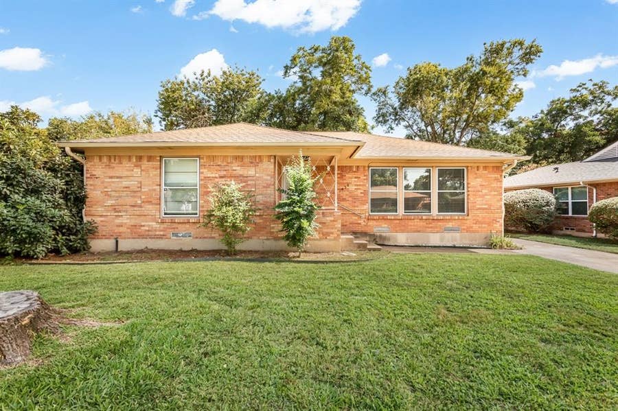 Property photo for 1830 Viewcrest Drive, Dallas, TX