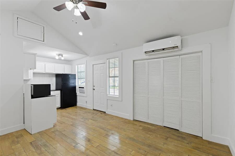 Property photo for 820 W 10th Street, Dallas, TX