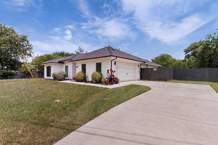 Property photo for 115 Dunlap Street, Waxahachie, TX