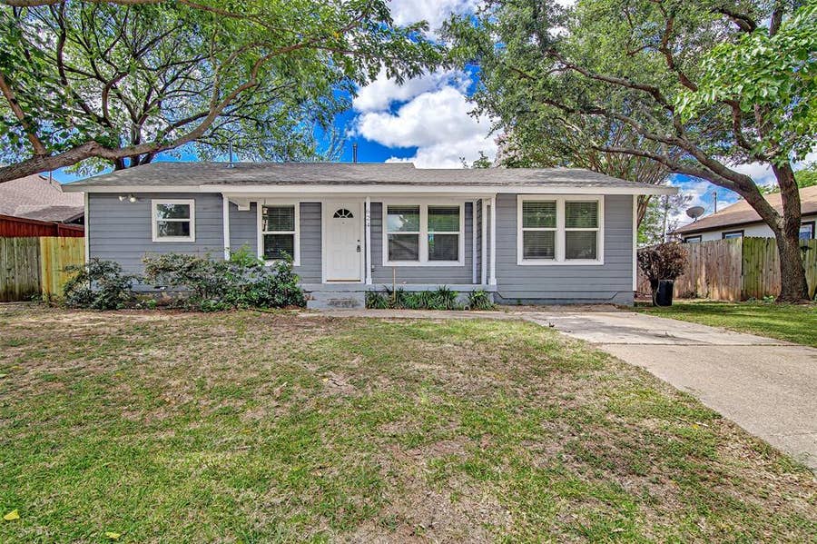 Property photo for 624 E Ellen Avenue, Hurst, TX