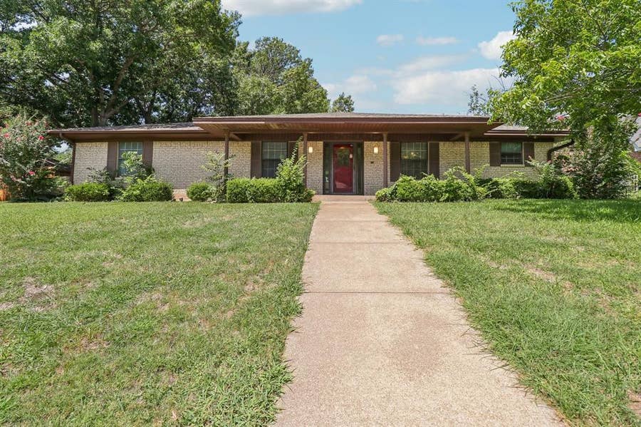 Property photo for 2030 Huntington Drive, Grand Prairie, TX