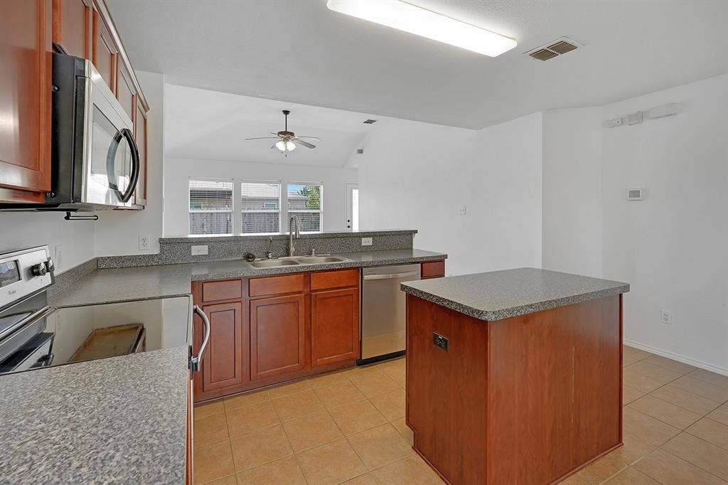 1219 Eagles Nest Trail, Krum, TX 76249