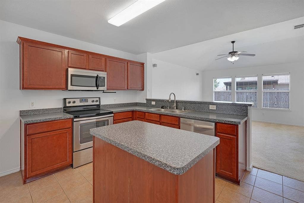 1219 Eagles Nest Trail, Krum, TX 76249