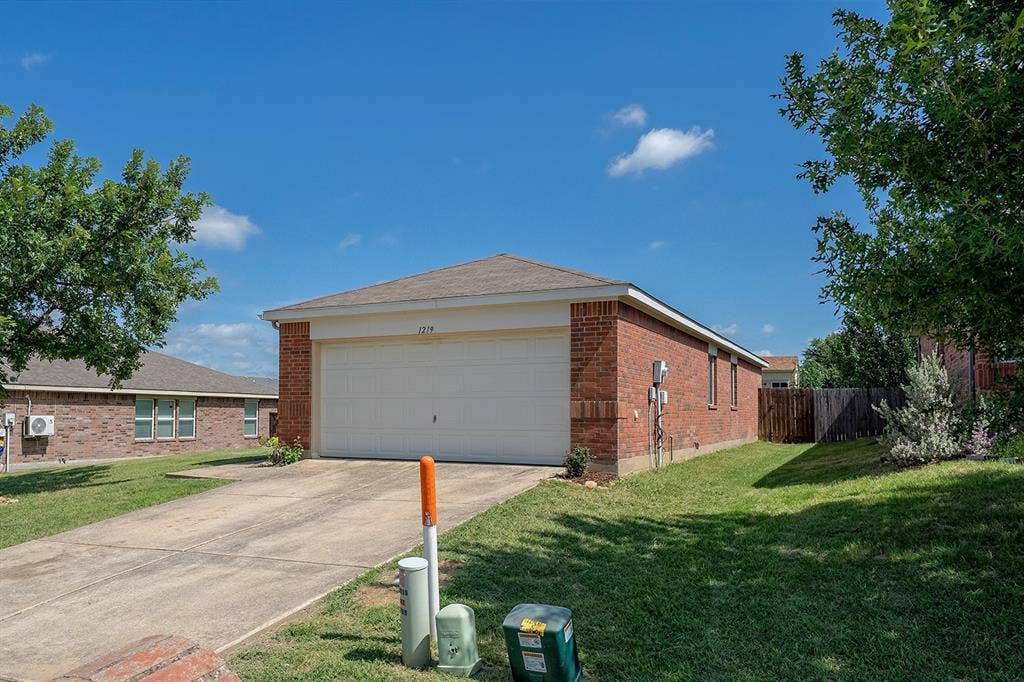 1219 Eagles Nest Trail, Krum, TX 76249