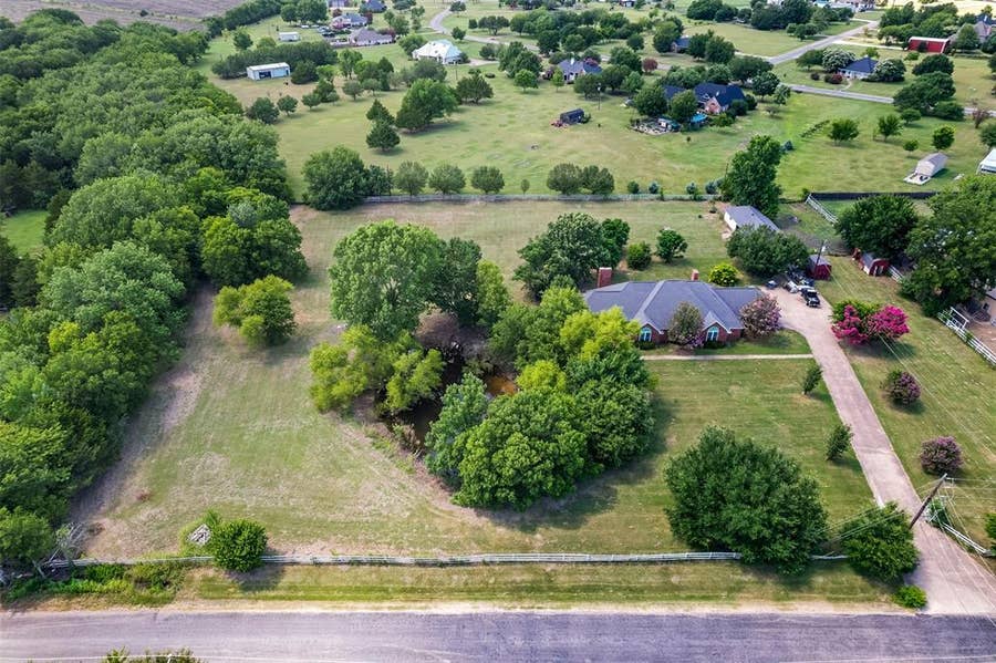 Property photo for 511 Farrar Road, Waxahachie, TX