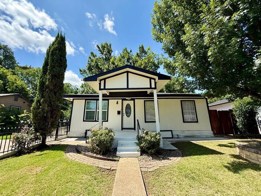 Property photo for 2601 Fairfax, Grand Prairie, TX
