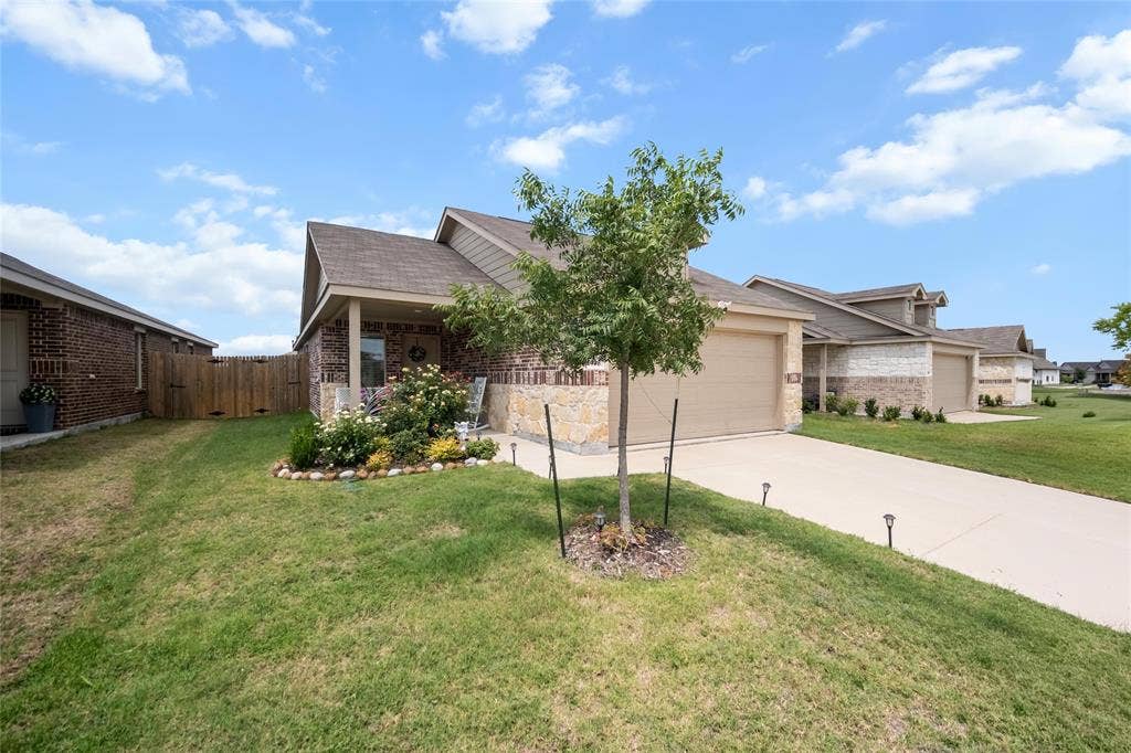 1438 Dovekie Drive, Forney, TX 75126 1438 Dovekie Drive, Forney, TX 75126