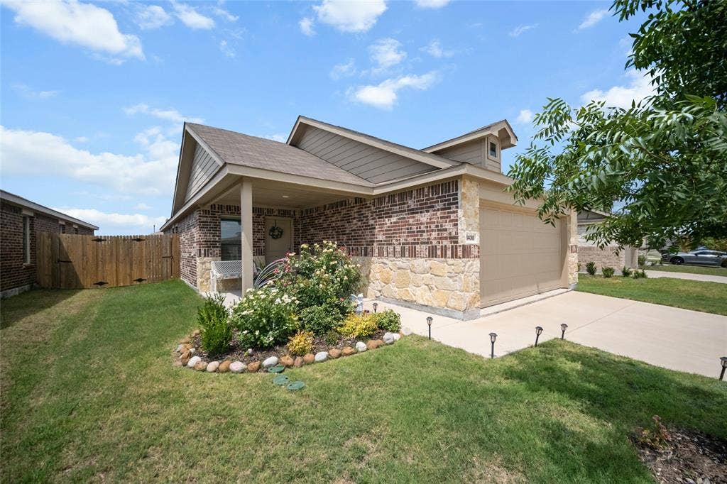1438 Dovekie Drive, Forney, TX 75126 1438 Dovekie Drive, Forney, TX 75126