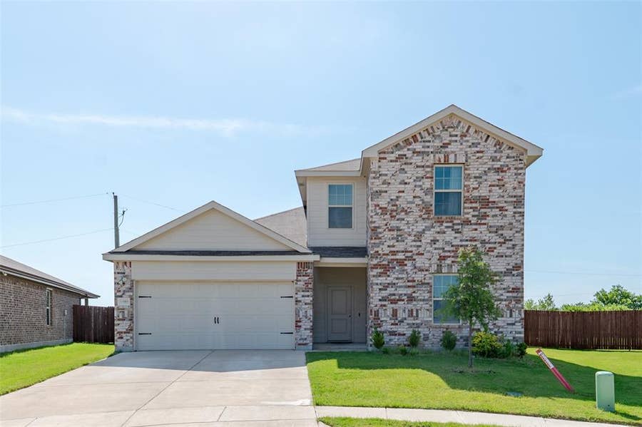 Property photo for 1900 Smokey Mountain Drive, Lancaster, TX