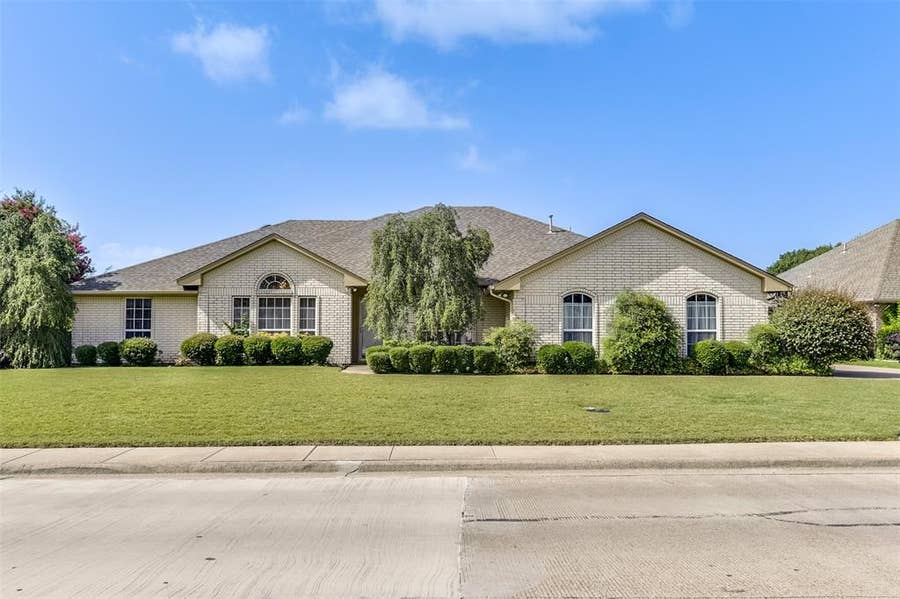 Property photo for 311 Northgate Drive, Waxahachie, TX