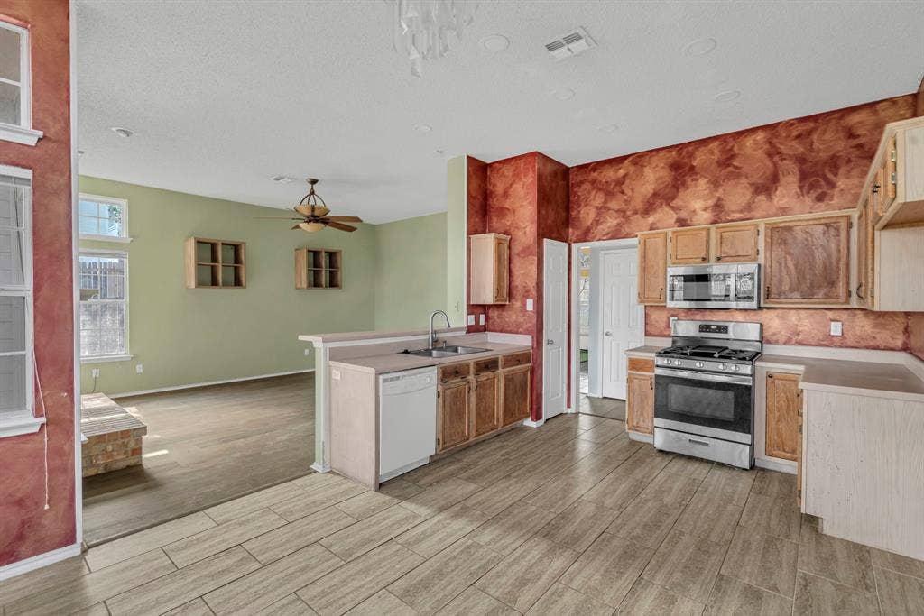 810 Moore Street, Cedar Hill, TX 75104 810 Moore Street, Cedar Hill, TX 75104