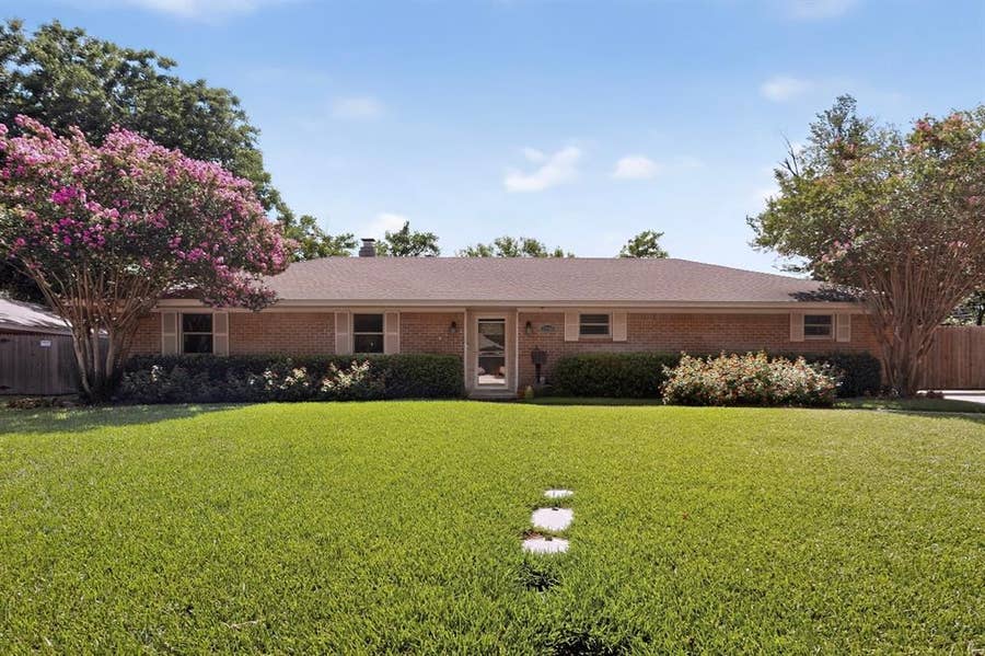 Property photo for 1702 Surrey Circle, Grand Prairie, TX