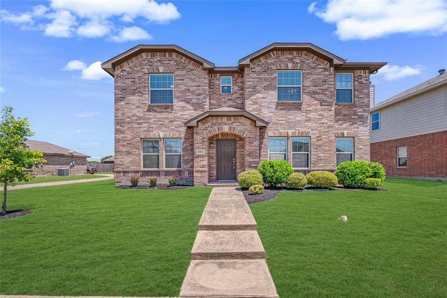 Property photo for 1981 Rainwater Way, Lancaster, TX