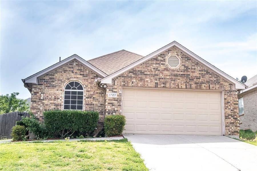 Property photo for 1705 Vista Verde Circle, Carrollton, TX