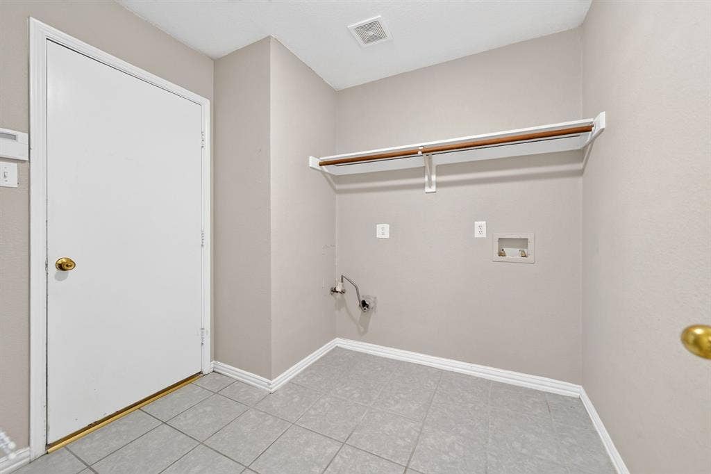2713 Planetree Drive, Rowlett, TX 75089 2713 Planetree Drive, Rowlett, TX 75089