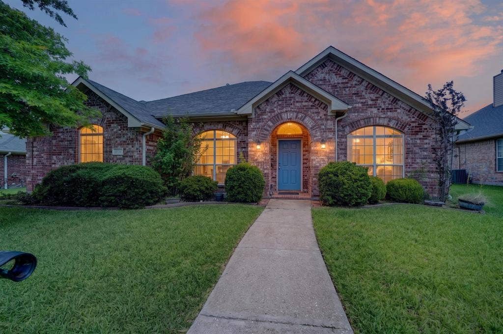 2713 Planetree Drive, Rowlett, TX 75089 2713 Planetree Drive, Rowlett, TX 75089