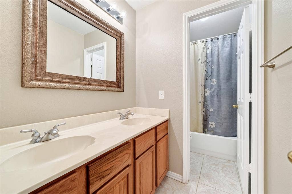 2713 Planetree Drive, Rowlett, TX 75089 2713 Planetree Drive, Rowlett, TX 75089