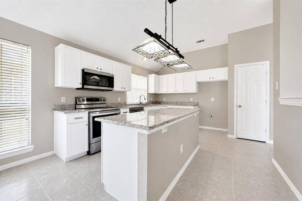 2713 Planetree Drive, Rowlett, TX 75089 2713 Planetree Drive, Rowlett, TX 75089