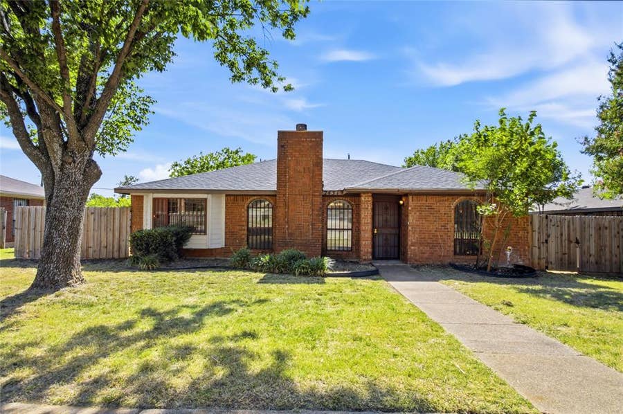 Property photo for 2431 Eastern Oaks Drive, Dallas, TX