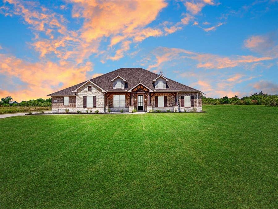 Property photo for 6276 Pyrenean Oak Court, Royse City, TX